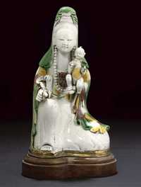 Kangxi An egg and spinach glazed model of Guanyin and child